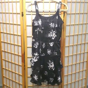 Black size 4 ruffle floral dress with elastic wais